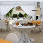 Palazzo Antica Via Appia Bed & Breakfast