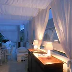 Palazzo Antica Via Appia Bed & Breakfast 3*