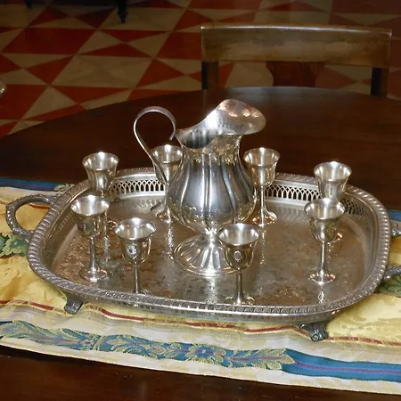 Palazzo Antica Via Appia Bed & Breakfast *
