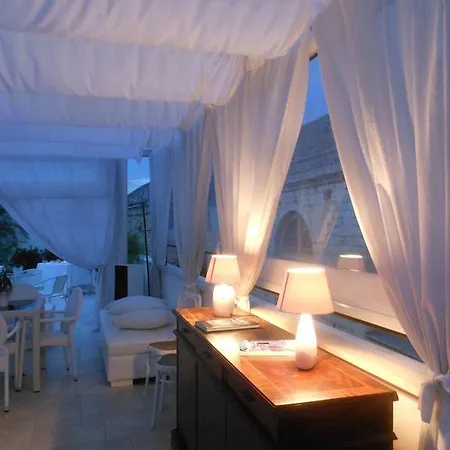 Palazzo Antica Via Appia Bed & Breakfast *