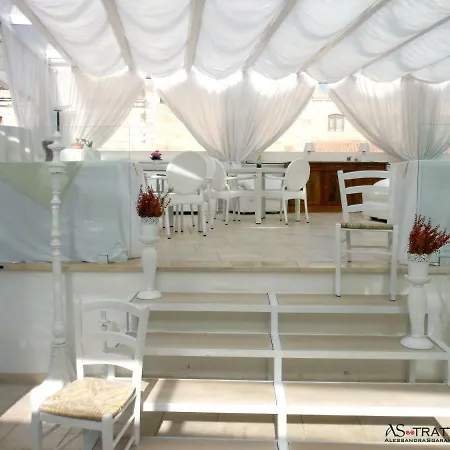 Bed & Breakfast Palazzo Antica Via Appia 3*